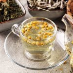 Chamomile rinse may help reduce inflammation and remove plugs, photo